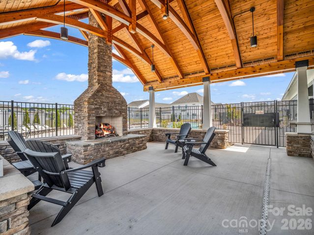 255 Fox Cove Road, Hendersonville, NC 28792