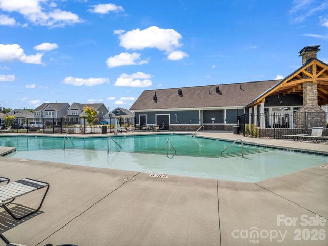 255 Fox Cove Road, Hendersonville, NC 28792