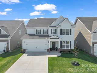 255 Fox Cove Road, Hendersonville, NC 28792