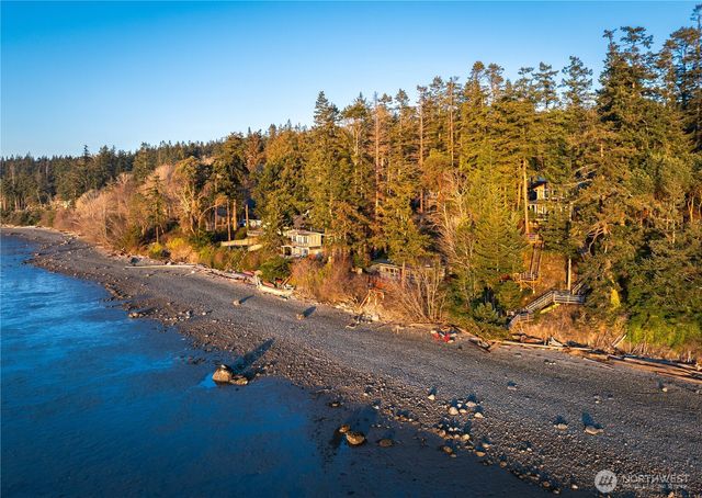 18184 Capet Zalsiluce Road, La Conner, WA 98257