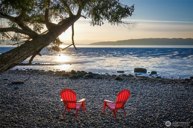 18184 Capet Zalsiluce Road, La Conner, WA 98257