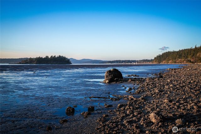 18184 Capet Zalsiluce Road, La Conner, WA 98257