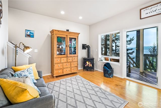 18184 Capet Zalsiluce Road, La Conner, WA 98257