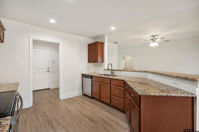 815 E Grande R-103, Tyler, TX 75703