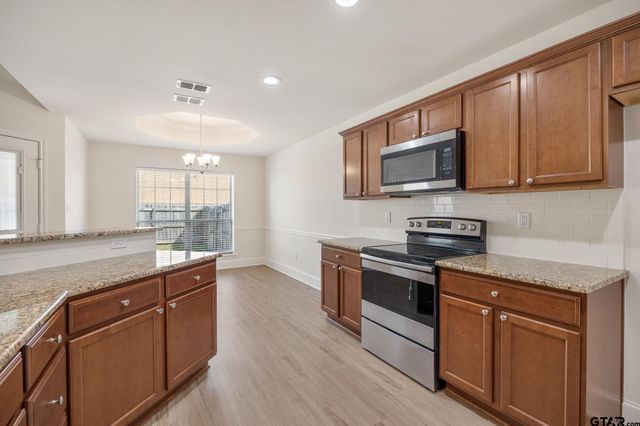 815 E Grande R-103, Tyler, TX 75703