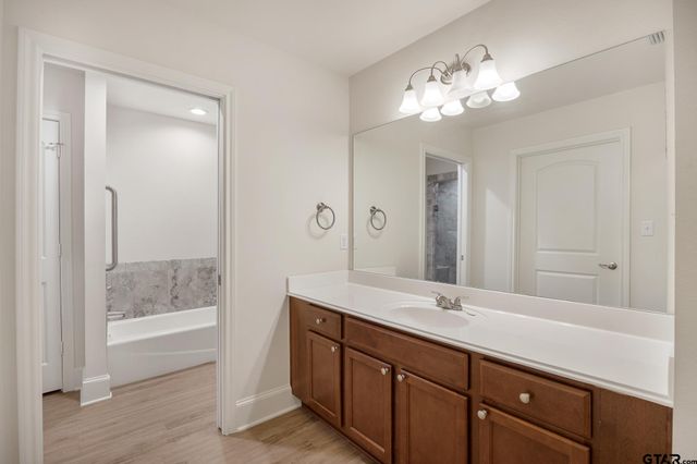 815 E Grande R-103, Tyler, TX 75703