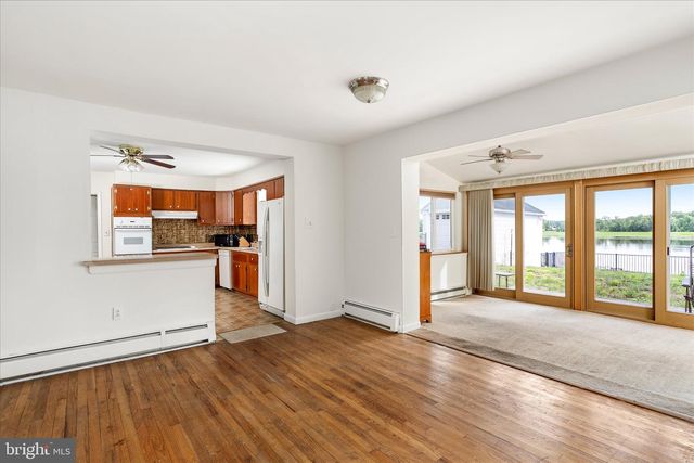 78 LAKE DR, Beverly, NJ 08010