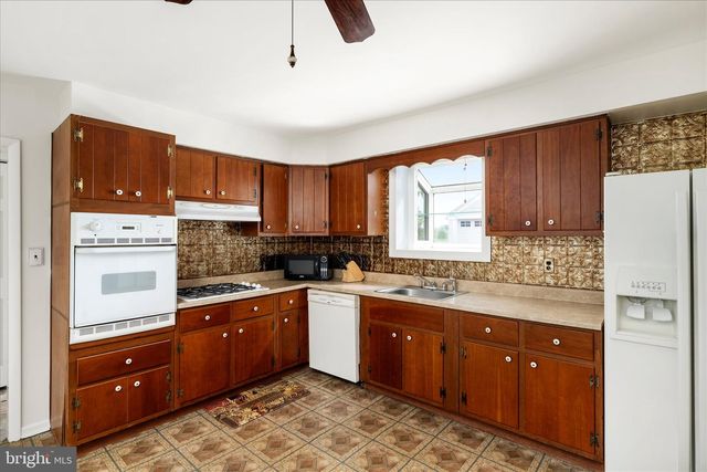 78 LAKE DR, Beverly, NJ 08010