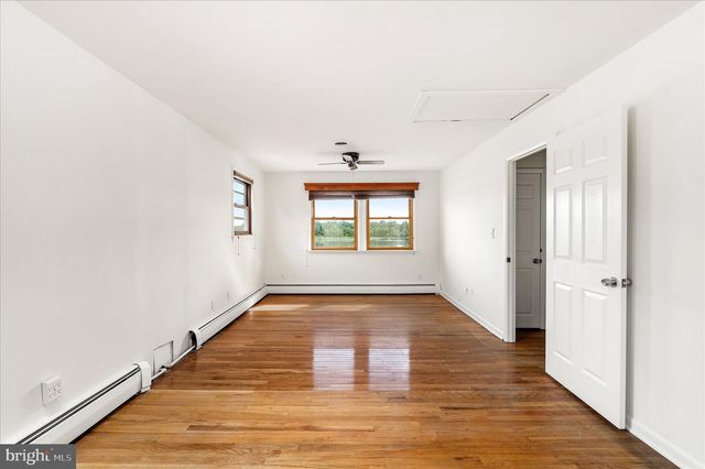 78 LAKE DR, Beverly, NJ 08010