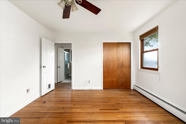 78 LAKE DR, Beverly, NJ 08010