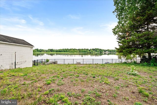 78 LAKE DR, Beverly, NJ 08010