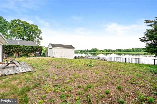 78 LAKE DR, Beverly, NJ 08010