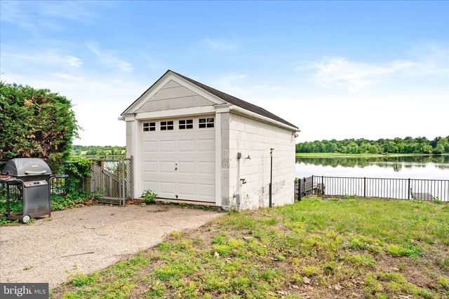 78 LAKE DR, Beverly, NJ 08010