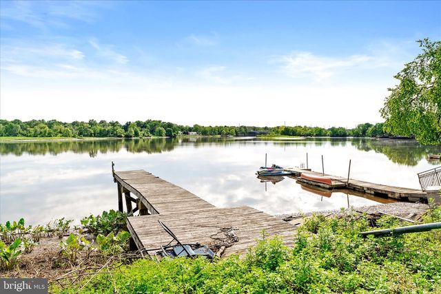 78 LAKE DR, Beverly, NJ 08010