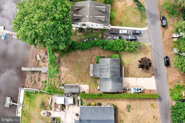 78 LAKE DR, Beverly, NJ 08010