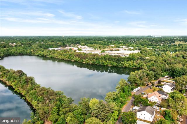 78 LAKE DR, Beverly, NJ 08010