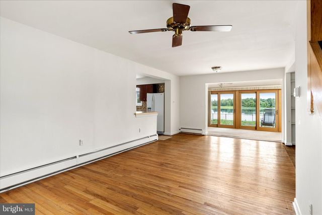 78 LAKE DR, Beverly, NJ 08010