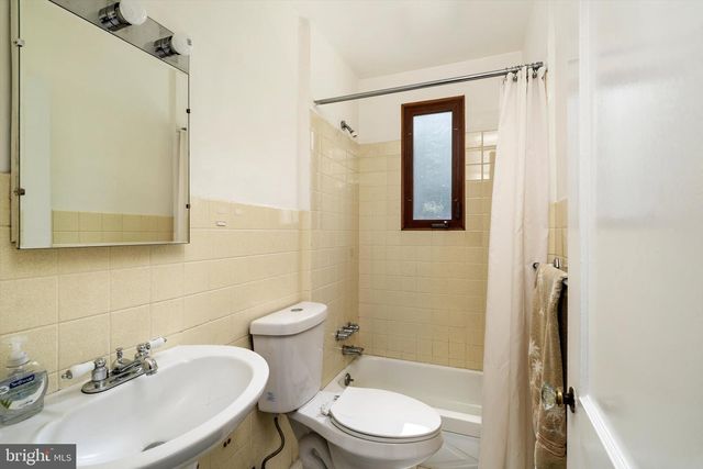 78 LAKE DR, Beverly, NJ 08010
