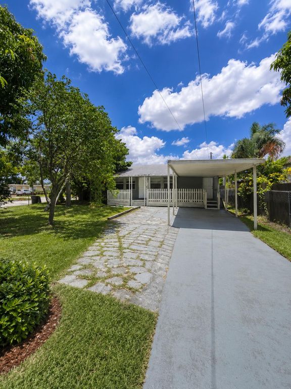 5317 Garden Avenue, West Palm Beach, FL 33405
