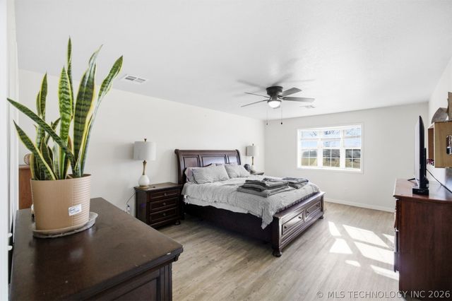 2201 W Main Street, Henryetta, OK 74437