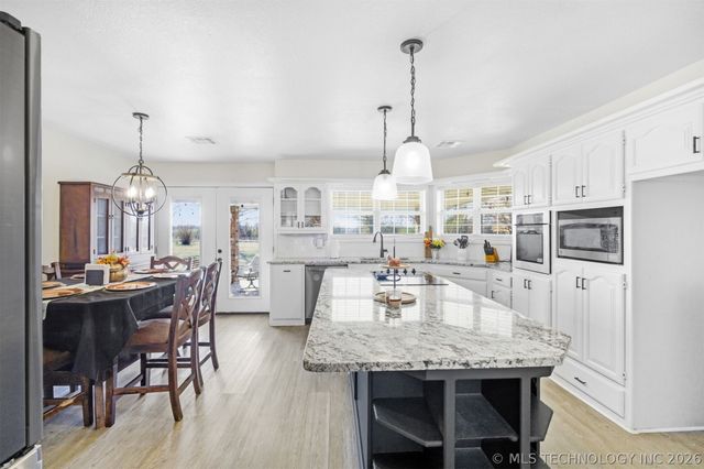 2201 W Main Street, Henryetta, OK 74437