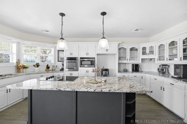 2201 W Main Street, Henryetta, OK 74437