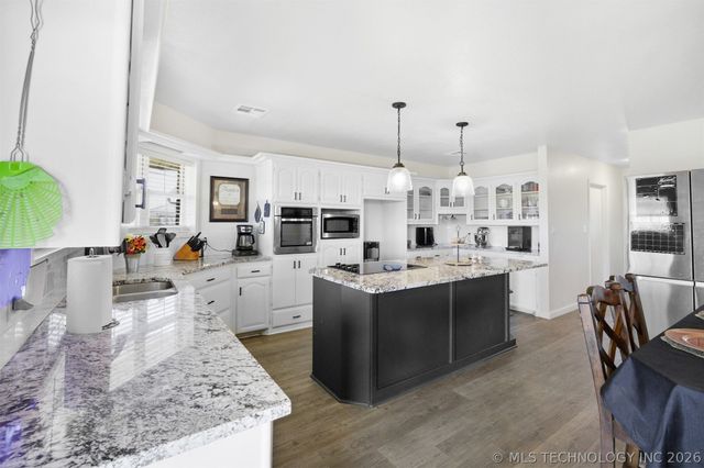 2201 W Main Street, Henryetta, OK 74437