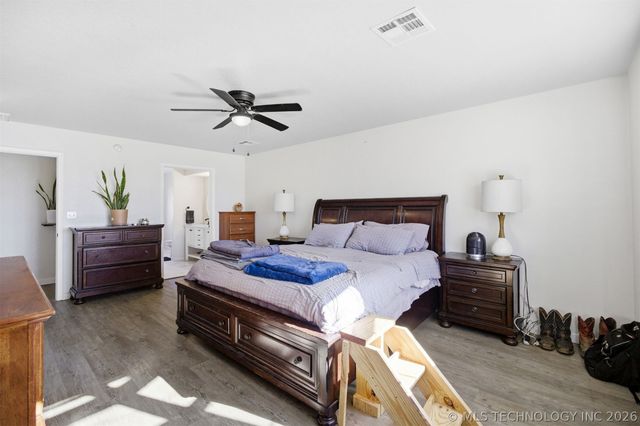 2201 W Main Street, Henryetta, OK 74437