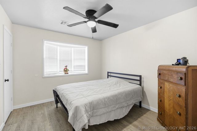 2201 W Main Street, Henryetta, OK 74437