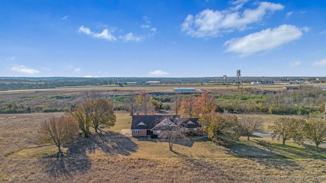 2201 W Main Street, Henryetta, OK 74437