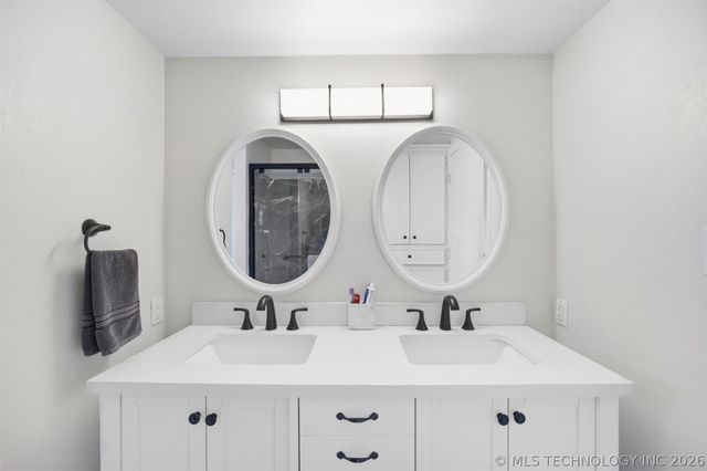 2201 W Main Street, Henryetta, OK 74437