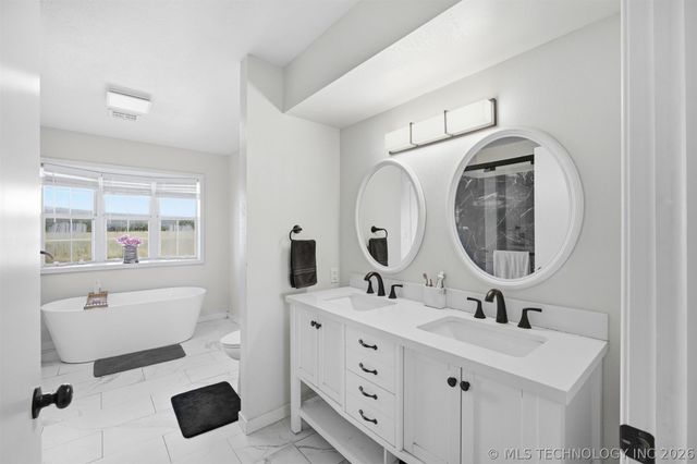 2201 W Main Street, Henryetta, OK 74437