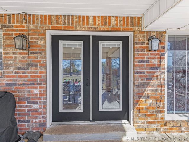 2201 W Main Street, Henryetta, OK 74437