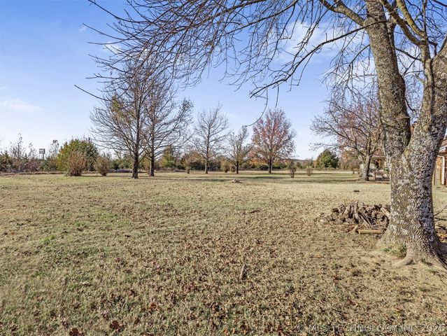 2201 W Main Street, Henryetta, OK 74437