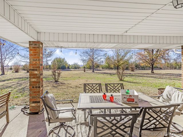 2201 W Main Street, Henryetta, OK 74437