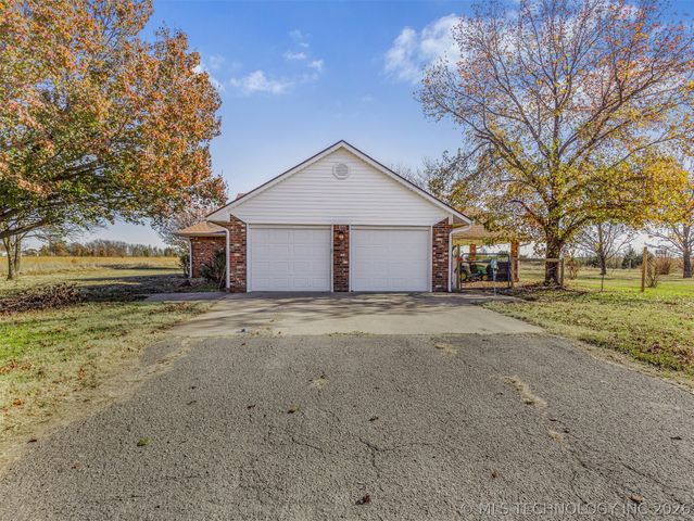 2201 W Main Street, Henryetta, OK 74437