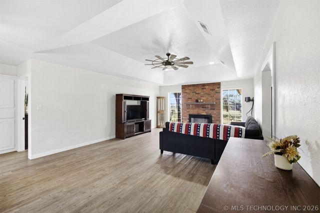 2201 W Main Street, Henryetta, OK 74437