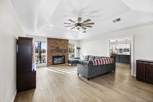 2201 W Main Street, Henryetta, OK 74437