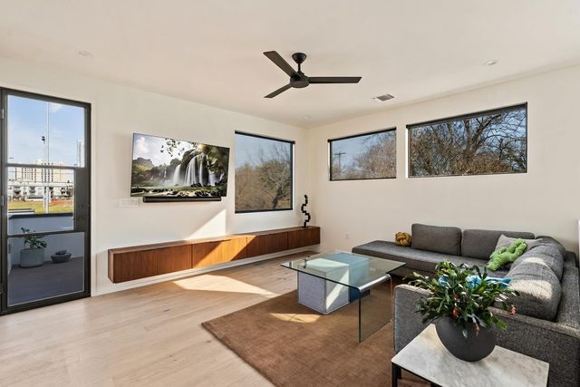 30 Chalmers Ave, Austin, TX 78702