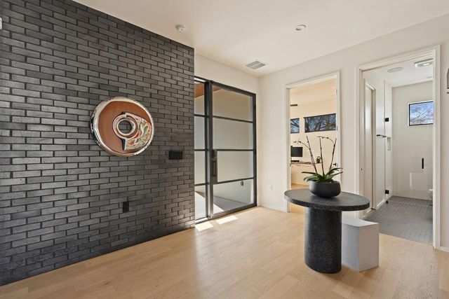 30 Chalmers Ave, Austin, TX 78702