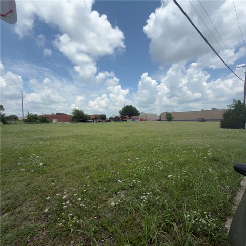 3905 Industrial Street, Rowlett, TX 75088