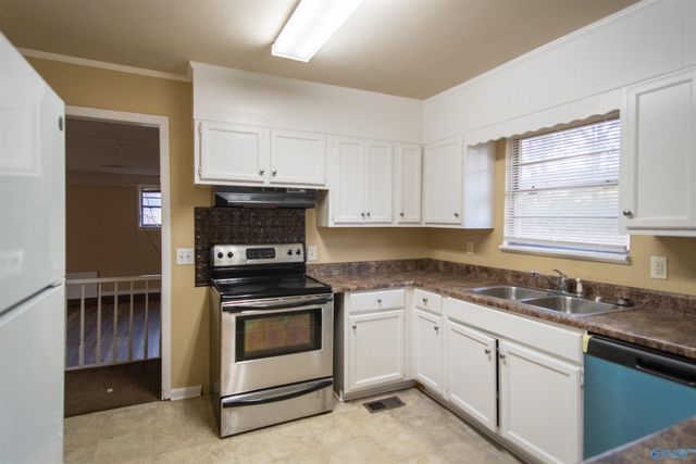 3104 Cumbress Circle NW, Huntsville, AL 35810