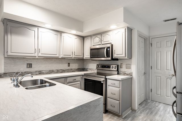 1733 Cloister Drive, Indianapolis, IN 46260