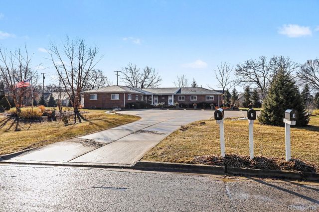 27036 Sandy Hill Lane, Lyon Charter Township, MI 48165