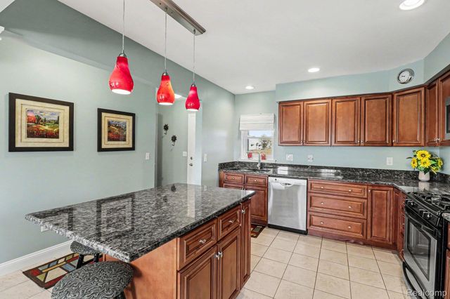 27036 Sandy Hill Lane, Lyon Charter Township, MI 48165