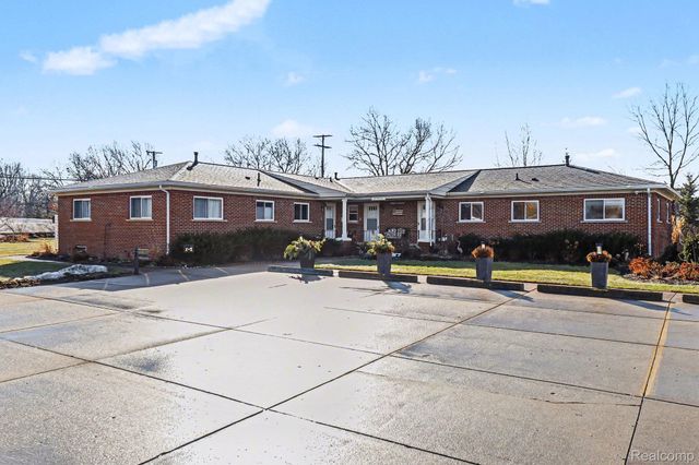 27036 Sandy Hill Lane, Lyon Charter Township, MI 48165