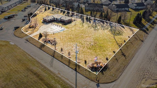 27036 Sandy Hill Lane, Lyon Charter Township, MI 48165