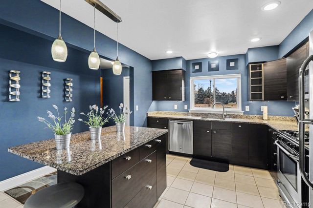 27036 Sandy Hill Lane, Lyon Charter Township, MI 48165