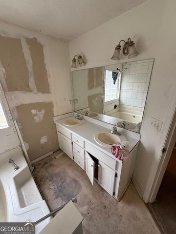 274 Kelli Drive, Byron, GA 31008