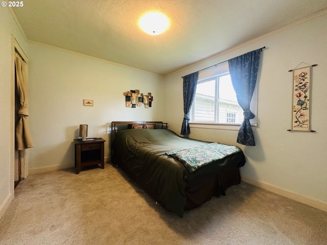 924 CHAMBERS St, Eugene, OR 97402
